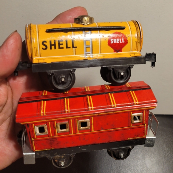 Vintage 2 Tin Litho Train Set  Red Caboose & Shell Tanker Car - Picture 7 of 10